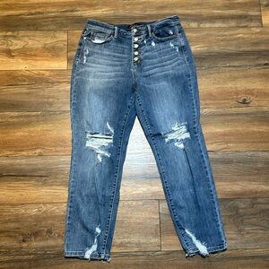 Judy Blue size 15/32 boyfriend fit style jeans.